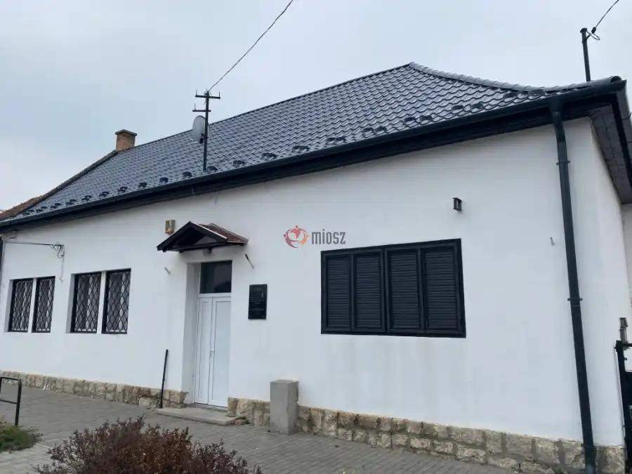 eladó családi ház, Ács