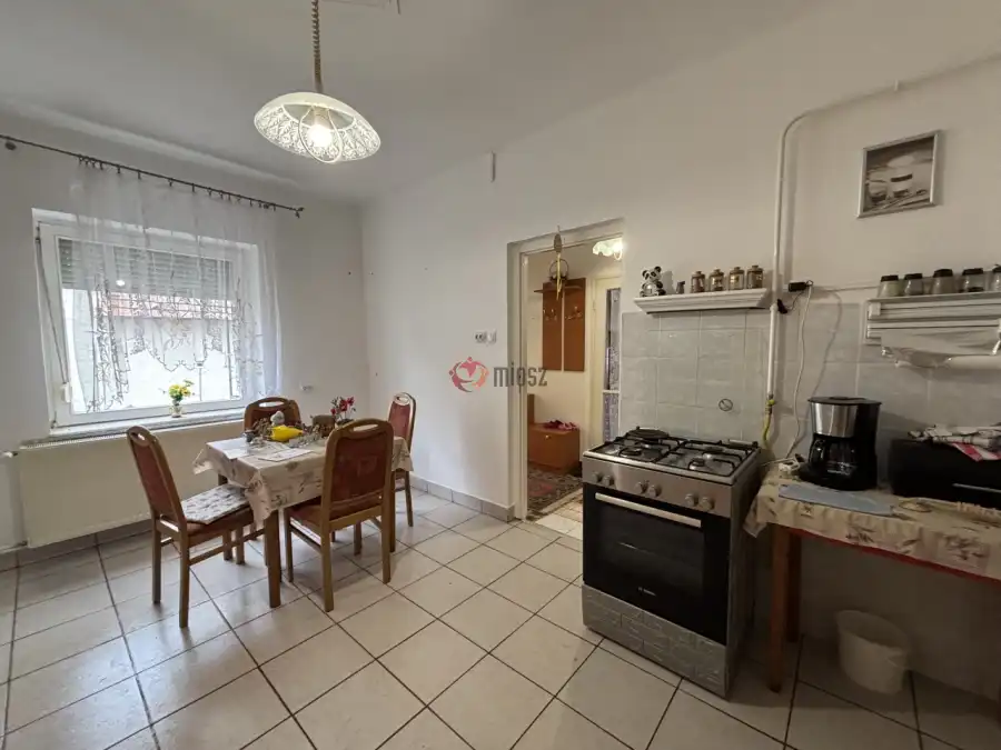 eladó családi ház, Ács