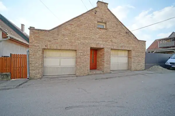 Eladó családi ház, Aszód 8 szoba 257 m² 105 M Ft