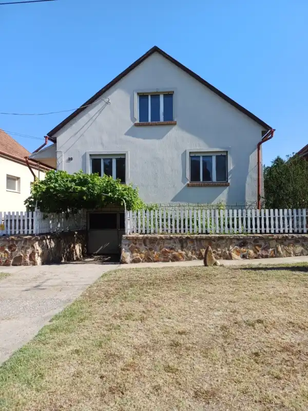 Eladó családi ház, Baja 5+1 szoba 120 m² 49 M Ft