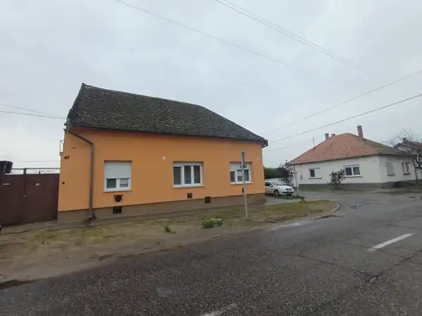 Eladó családi ház, Baja 3 szoba 96 m² 38.5 M Ft