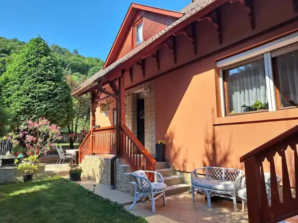 Eladó családi ház, Balatonkenese 5 szoba 120 m² 163 M Ft