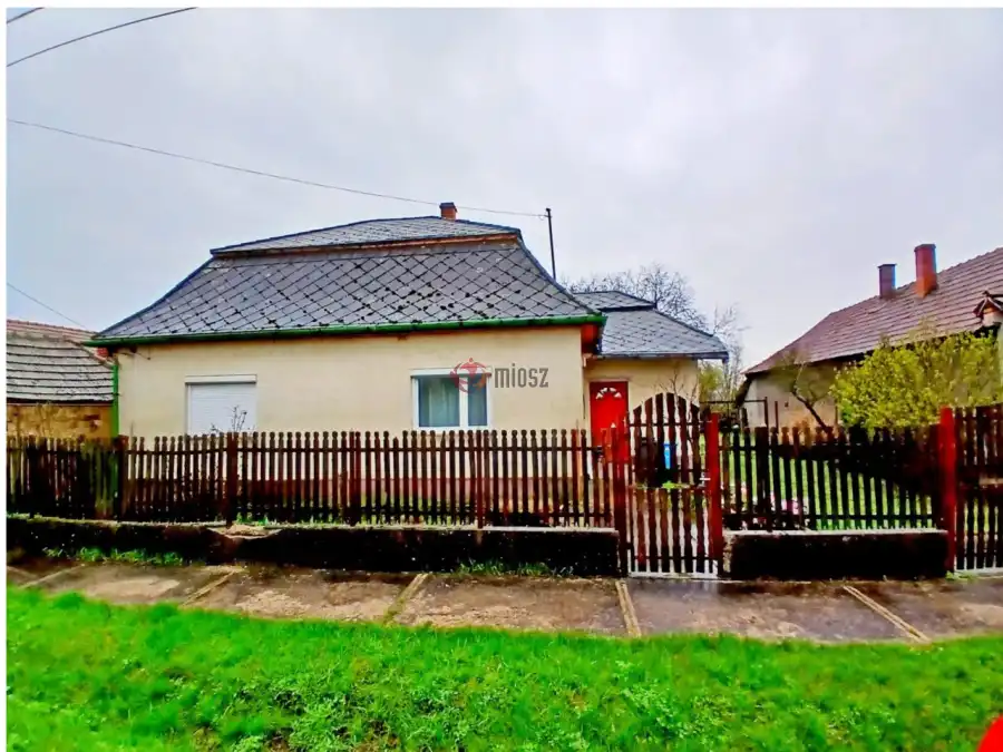 eladó családi ház, Berzék