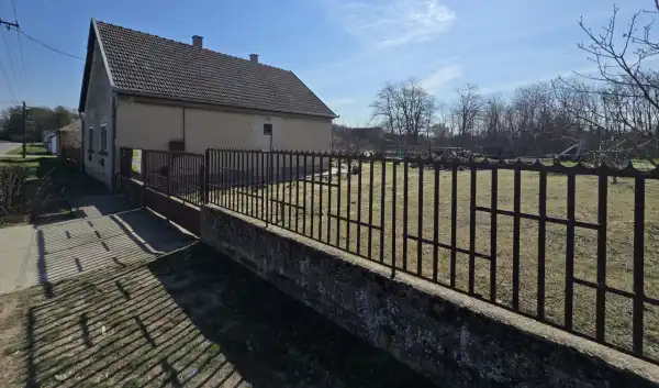 Eladó családi ház, Borota 2 szoba 75 m² 15 M Ft