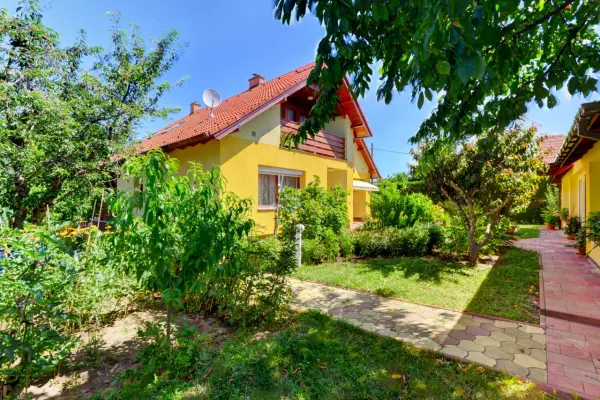 Eladó családi ház, Budapest, XXII. kerület 7 szoba 383 m² 380 M Ft