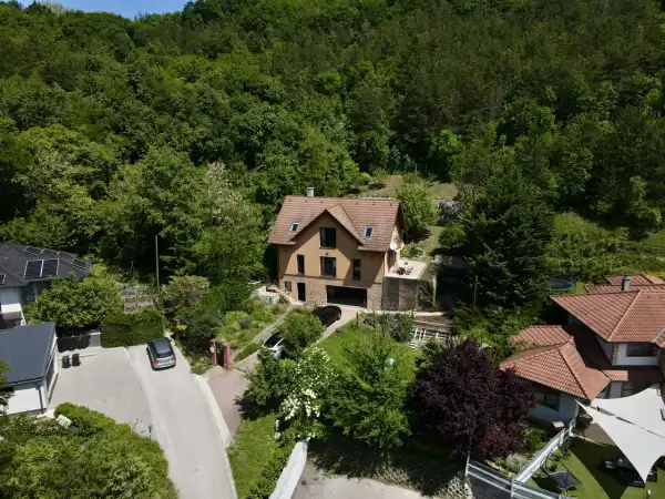 Eladó családi ház, Csabdi 7 szoba 195 m² 149.9 M Ft