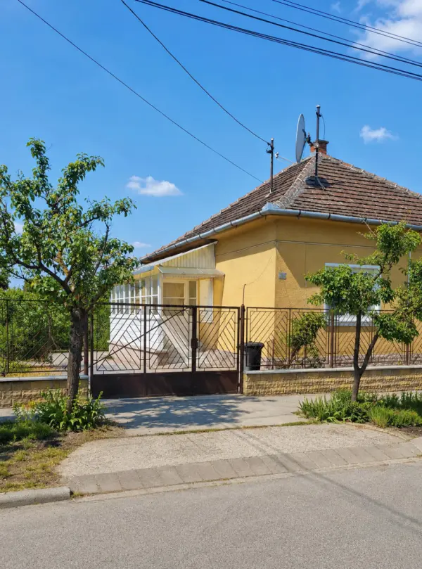 Eladó családi ház, Erdőkertes 3 szoba 90 m² 97.99 M Ft
