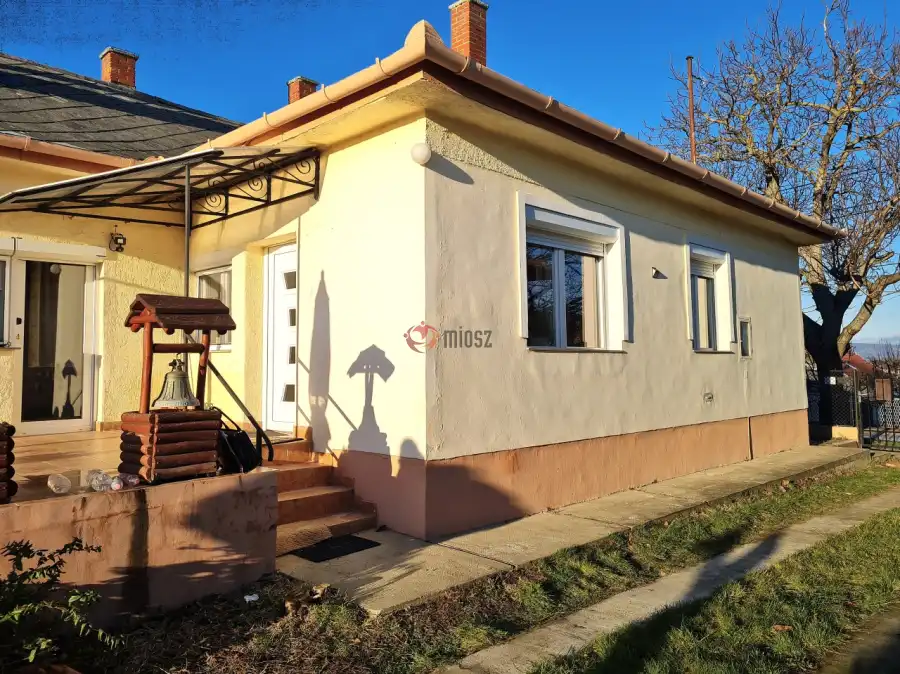 eladó családi ház, Etyek