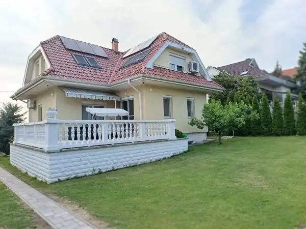 Eladó családi ház, Fót 5+1 szoba 220 m² 345 M Ft