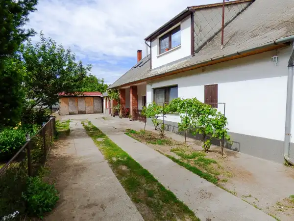 Eladó családi ház, Gárdony 4+4 szoba 185 m² 84.9 M Ft