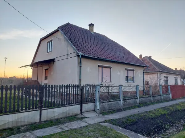 Eladó családi ház, Görbeháza 2 szoba 90 m² 16 M Ft
