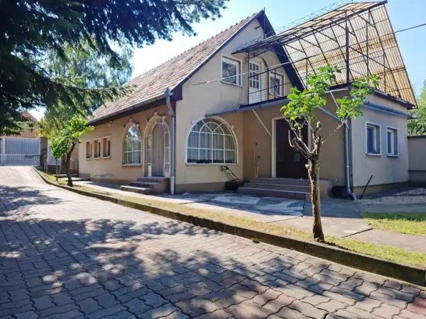 Eladó családi ház, Gyál 10 szoba 258 m² 185 M Ft