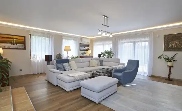 Eladó családi ház, Gyenesdiás 8 szoba 300 m² 248 M Ft