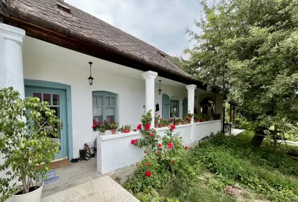 Eladó családi ház, Gyúró 5 szoba 130 m² 127.9 M Ft