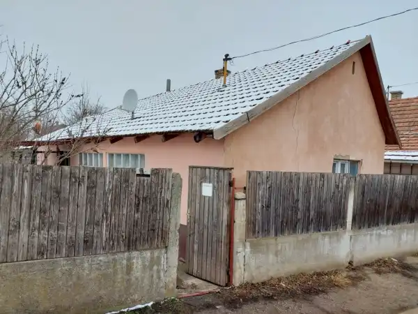 Eladó családi ház, Hajdúböszörmény 4 szoba 68 m² 19.99 M Ft Eladó családi ház, Hajdúböszörmény 4 szoba 68 m² 19.99 M Ft