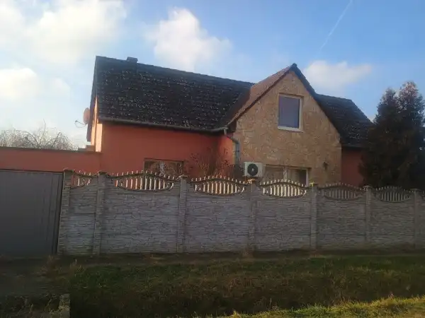 Eladó családi ház, Hajdúhadház 4+1 szoba 134 m² 49.9 M Ft