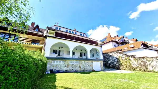 Eladó családi ház, Hévíz 7+2 szoba 390 m² 245 M Ft