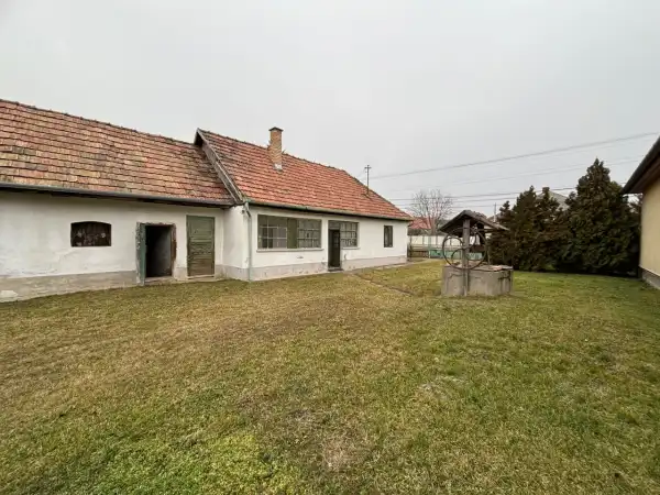 Eladó családi ház, Komárom 2 szoba 47 m² 25 M Ft