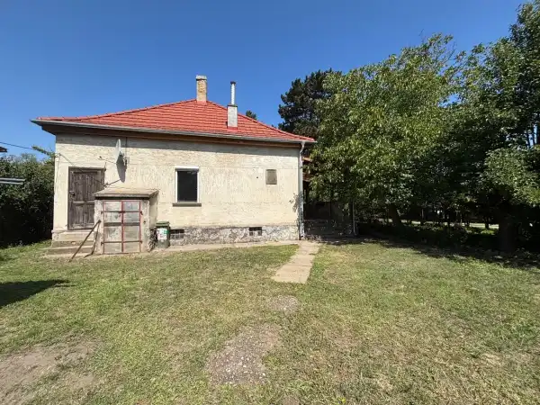 Eladó családi ház, Komárom 2 szoba 60 m² 65 M Ft