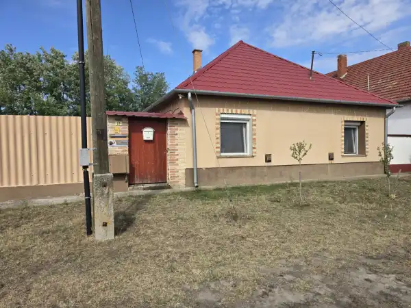 Eladó családi ház, Kunbaja 2 szoba 106 m² 23 M Ft Eladó családi ház, Kunbaja 2 szoba 106 m² 23 M Ft
