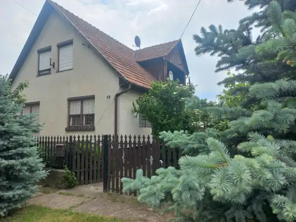 Eladó családi ház, Kunszentmiklós 6 szoba 170 m² 39.5 M Ft