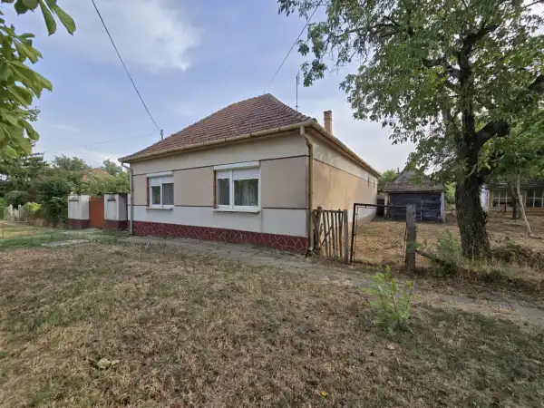Eladó családi ház, Madaras 3 szoba 1 m² 16 M Ft