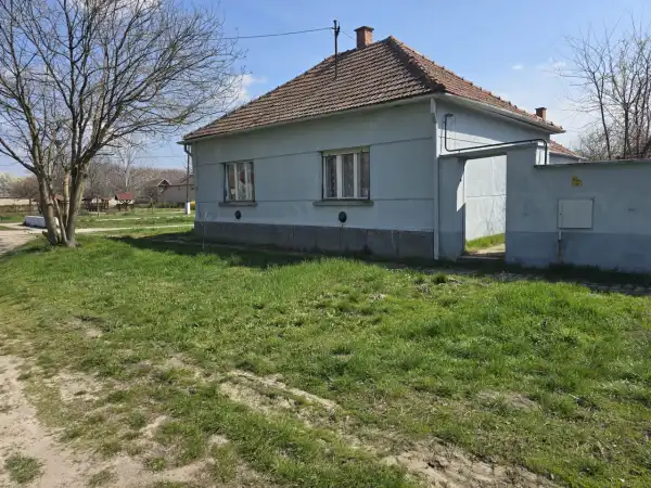 Eladó családi ház, Madaras 3 szoba 77 m² 9.5 M Ft