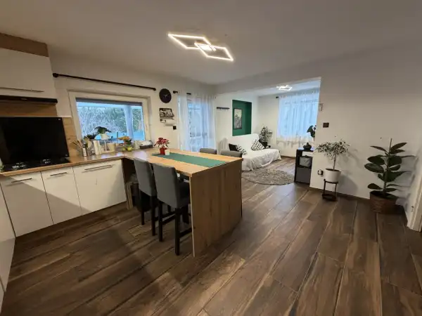 Eladó családi ház, Mogyoród 5 szoba 271 m² 114.8 M Ft