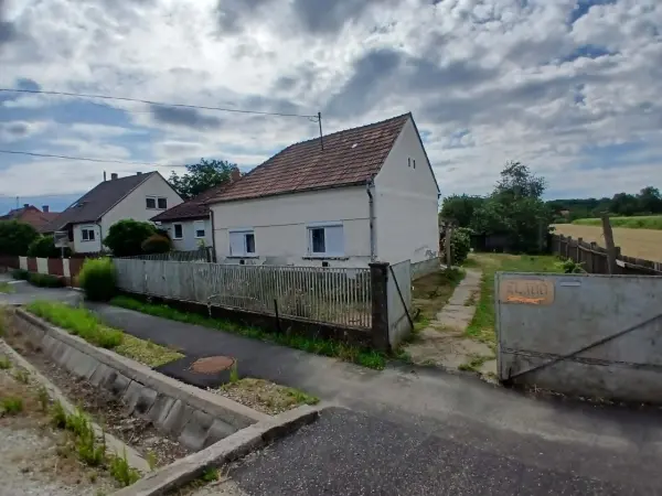 Eladó családi ház, Molnaszecsőd 2 szoba 70 m² 19 M Ft