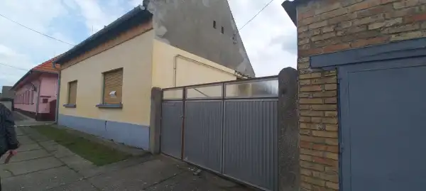 Eladó családi ház, Nagybaracska 3 szoba 130 m² 20 M Ft