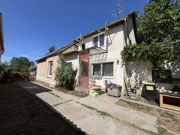 Eladó családi ház, Nyúl 4+1 szoba 130 m² 68 M Ft