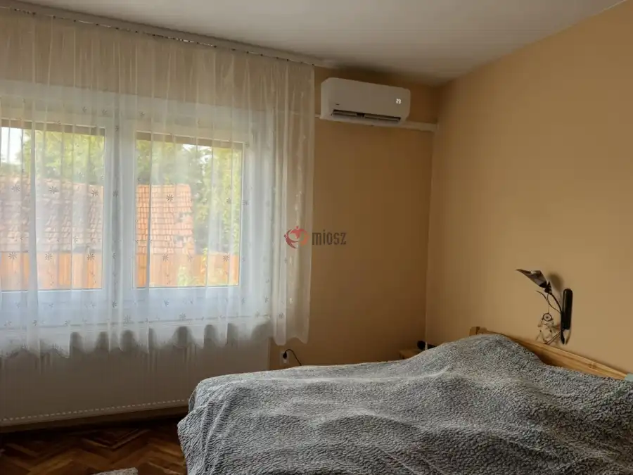 eladó családi ház, Pécel