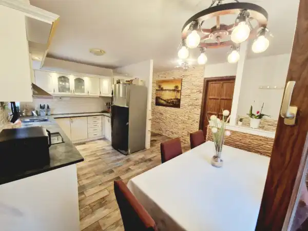 Eladó családi ház, Pócsmegyer 3+4 szoba 151 m² 69.9 M Ft