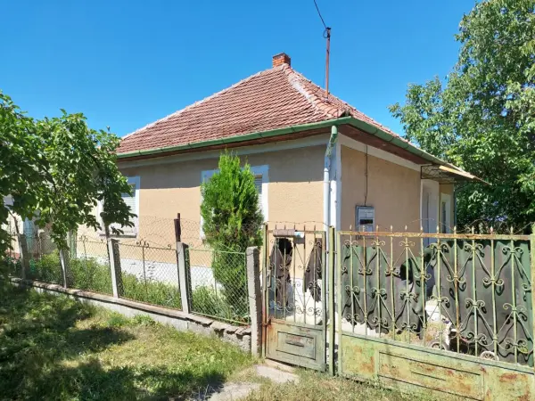 Eladó családi ház, Polgár 2 szoba 60 m² 12 M Ft
