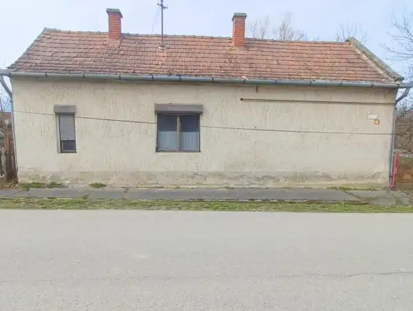 Eladó családi ház, Pusztaszentlászló 1 szoba 62 m² 8.99 M Ft