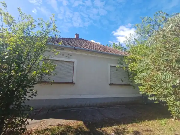 Eladó családi ház, Rém 3 szoba 105 m² 10.5 M Ft