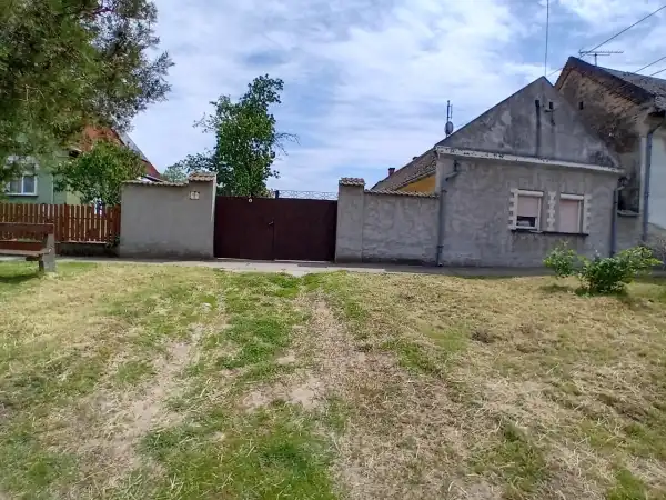 Eladó családi ház, Rém 2 szoba 90 m² 4 M Ft