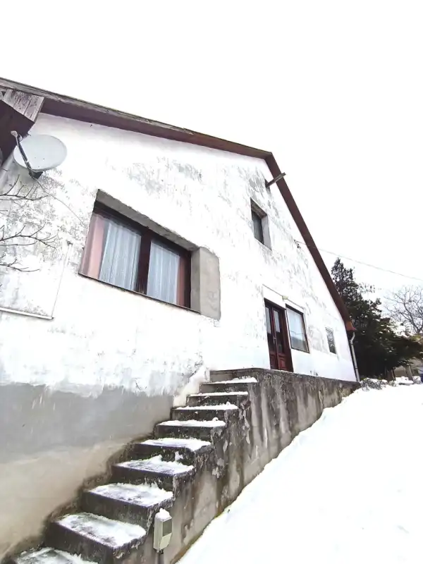 Eladó családi ház, Sóskút 4 szoba 180 m² 96.5 M Ft