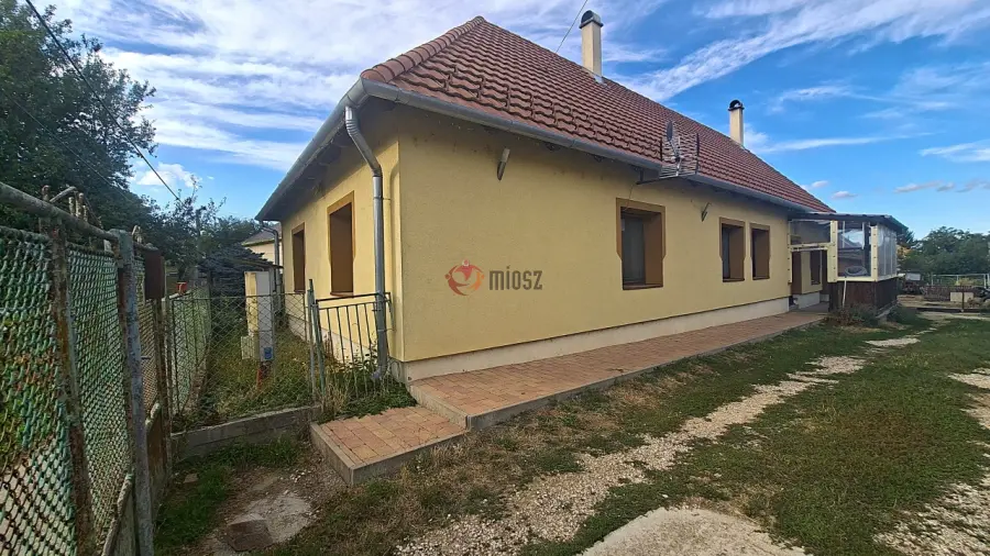 eladó családi ház, Szentgál