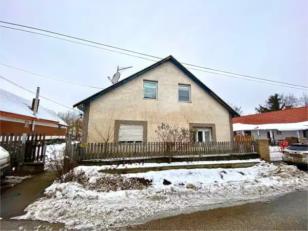 Eladó családi ház, Szentlőrinckáta 6 szoba 204 m² 29.9 M Ft