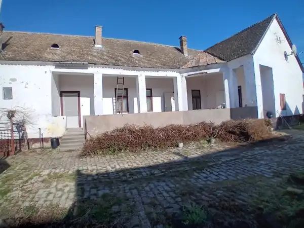 Eladó családi ház, Szeremle 4 szoba 130 m² 9 M Ft
