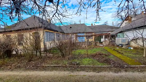 Eladó családi ház, Tabajd 5 szoba 120 m² 30.99 M Ft