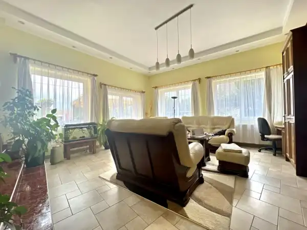 Eladó családi ház, Tahitótfalu 5 szoba 262 m² 129 M Ft