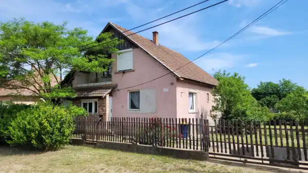 Eladó családi ház, Tápiószecső 4+1 szoba 160 m² 37.9 M Ft