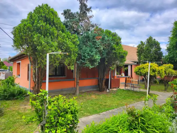 Eladó családi ház, Tiszaújváros 4 szoba 84 m² 33.5 M Ft Eladó családi ház, Tiszaújváros 4 szoba 84 m² 33.5 M Ft