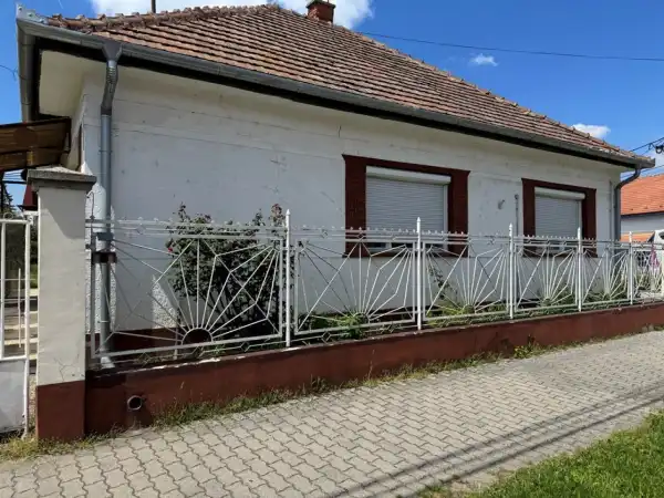 Eladó családi ház, Tököl 3+1 szoba 100 m² 60 M Ft