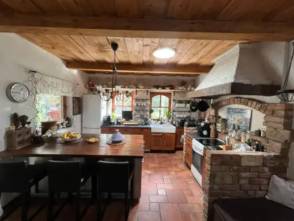 Eladó családi ház, Tordas 6+2 szoba 196 m² 149.9 M Ft