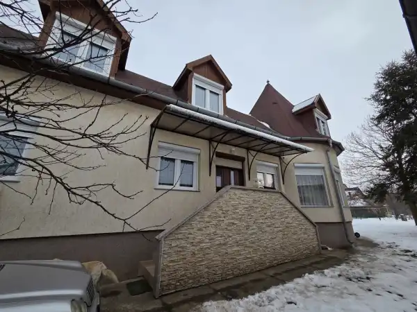 Eladó családi ház, Tura 5 szoba 216 m² 95 M Ft