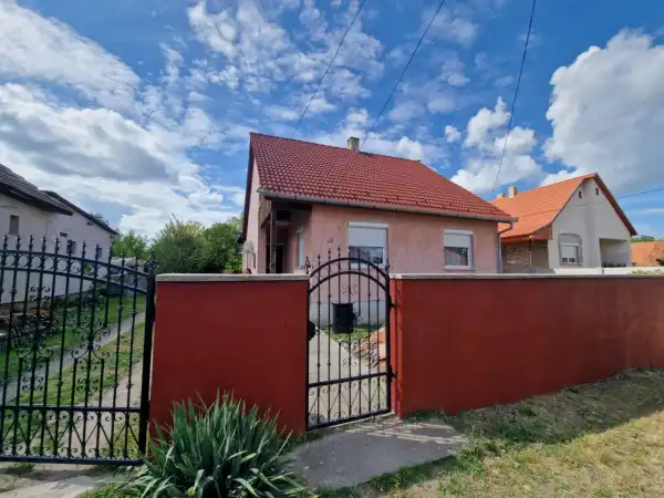 Eladó családi ház, Tura 2 szoba 107 m² 55 M Ft