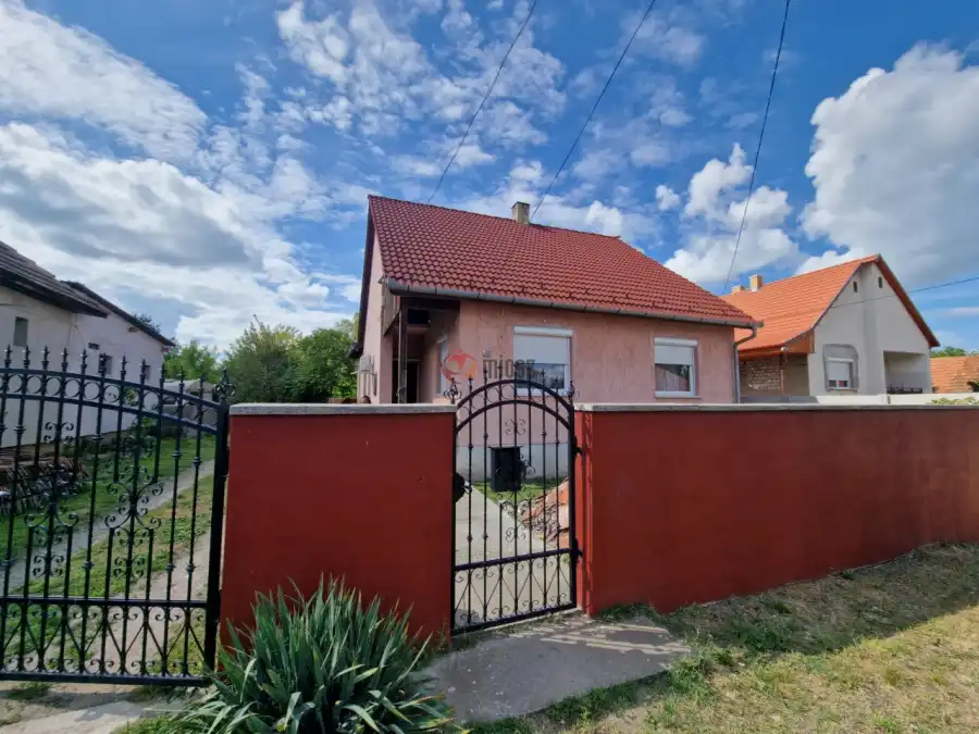 eladó családi ház, Tura